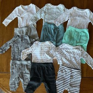 0-3 month outfit/ bodysuit and pants/ Target Cloud Island bundle of 6 outfits